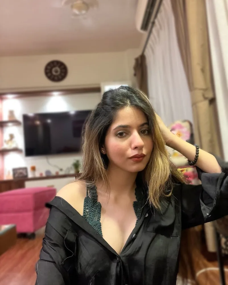 Avni — Housewife in MG Road